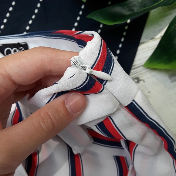 LF| One Way Mini Skirt White, Red, Blue Tie Waist Size 4 - Picture 8 of 8